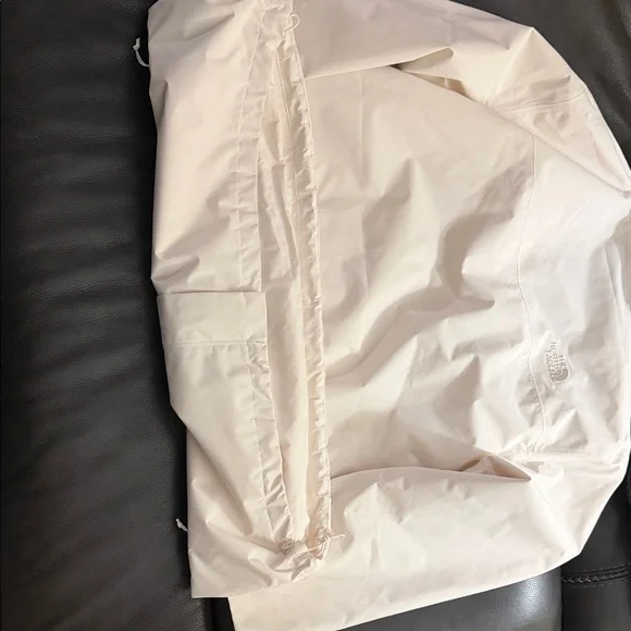 The North Face Women's dryvent Jacket in Cream - Picture 6 of 9